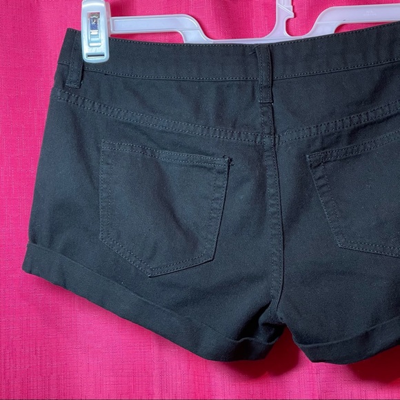 FOREVER 21 BLACK ROLLUP DISTRESSED SHORTS SIZE 27 - Picture 8 of 9